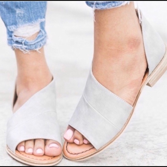 🌸Gray Vegan Leather ankle sandals. - Picture 6 of 6